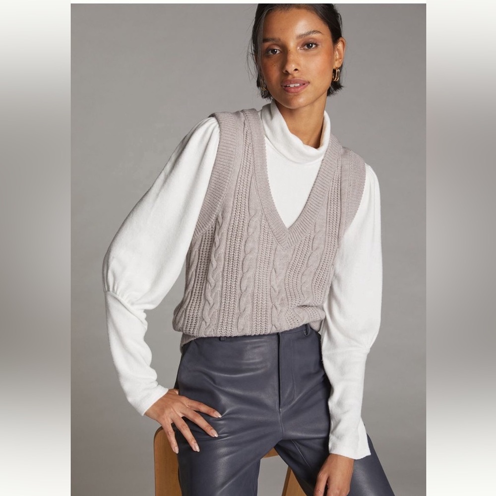 PUFF-SLEEVED TURTLENECK TOP